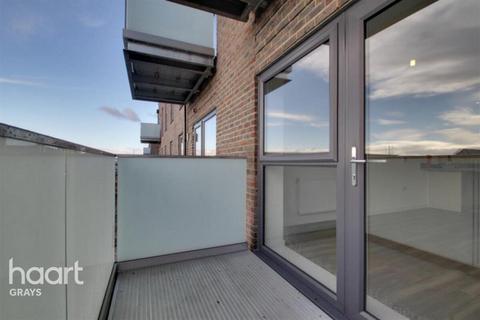 2 bedroom flat for sale, Dovestone Close, Grays