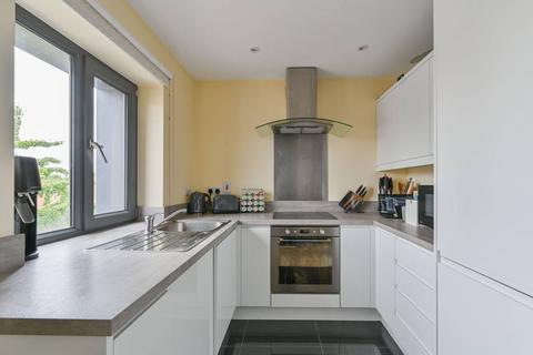 undefined, London Road, Mitcham, CR4