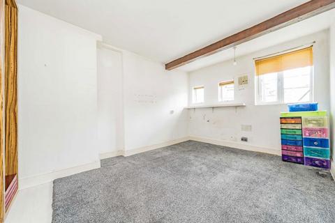 2 bedroom flat for sale, Uffington Road, London SE27