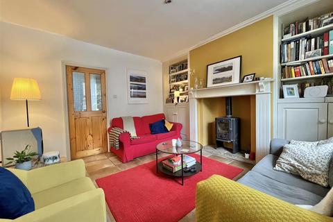 undefined, Bank Street, Broadbottom