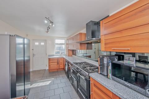 10 Ashfield, Bradford, BD4 9RL