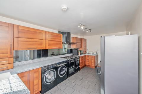 10 Ashfield, Bradford, BD4 9RL