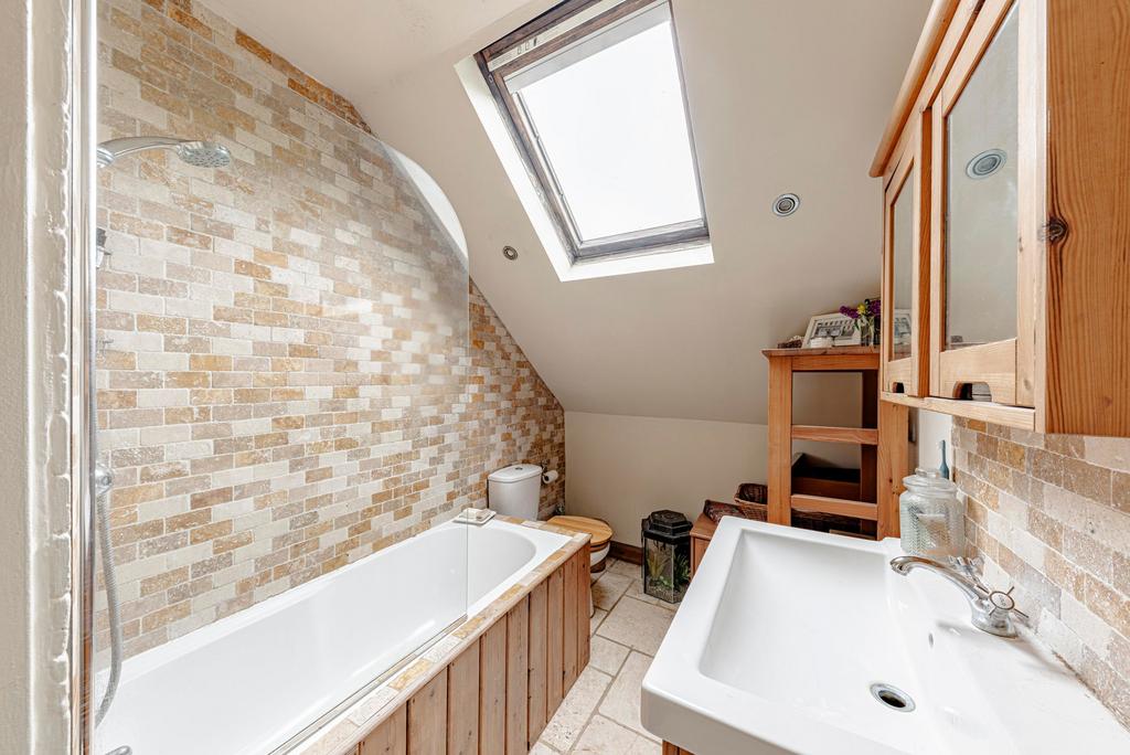 Bathroom W.C (1)
