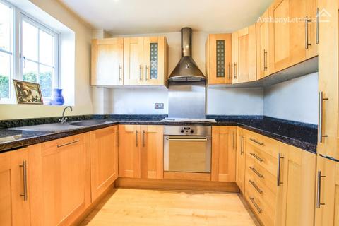 3 bedroom end of terrace house to rent, Kingsley Court, Welwyn Garden City