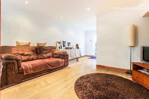 3 bedroom end of terrace house to rent, Kingsley Court, Welwyn Garden City
