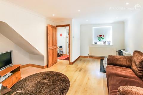 3 bedroom end of terrace house to rent, Kingsley Court, Welwyn Garden City