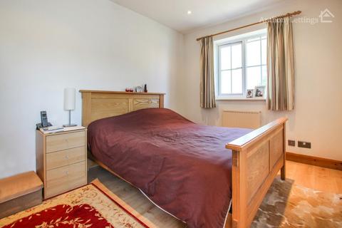 3 bedroom end of terrace house to rent, Kingsley Court, Welwyn Garden City