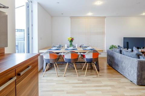 3 bedroom flat for sale, Hitchin Lane, Stanmore HA7