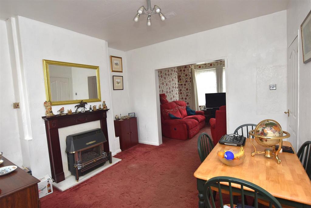 Lounge/Dining Room
