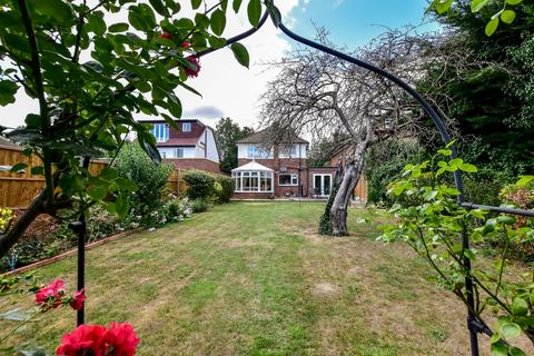 4 bedroom detached house for sale, Woodside Road, Watford, WD25