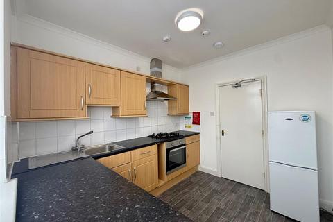 2 bedroom property to rent, South Street, Romford