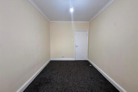 2 bedroom apartment to rent, South Street, Romford