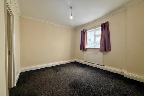 2 bedroom apartment to rent, South Street, Romford