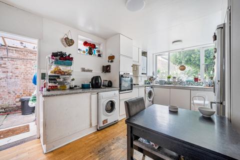 4 bedroom terraced house for sale, Bickersteth Road, Tooting Broadway SW17