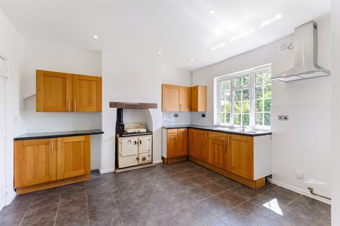 4 bedroom detached house to rent, Bishop's Cannings, Devizes, SN10