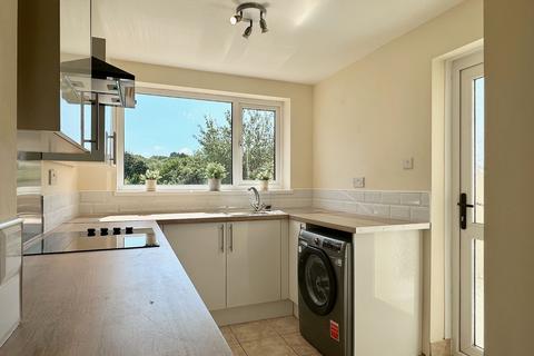 3 bedroom semi-detached house to rent, Ael-Y-Bryn Road, Fforestfach, SA5