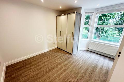 3 bedroom flat to rent, Hermit Road, London E16