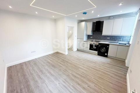 3 bedroom flat to rent, Hermit Road, London E16