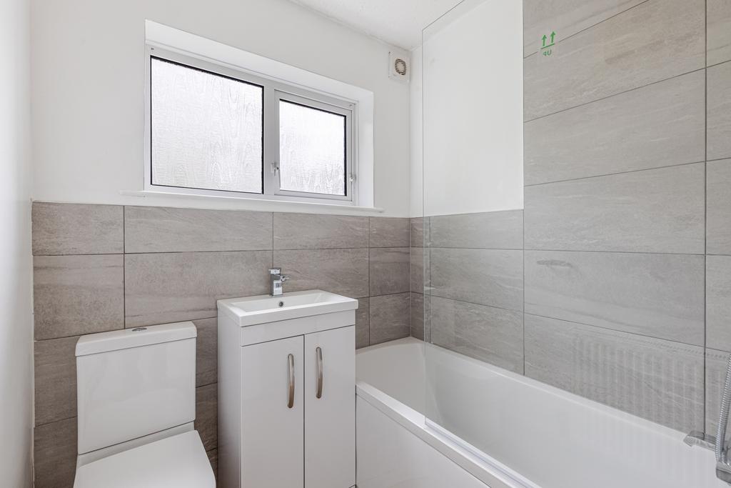 18 Bathroom Dartmouth, Ferndale, Wayside - 250730