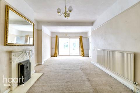 4 bedroom semi-detached house for sale, Albany Road, Hornchurch