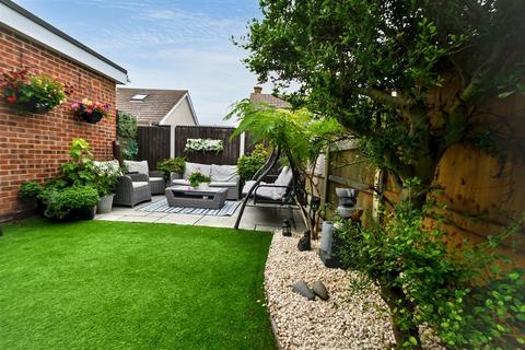 3 bedroom detached bungalow for sale, Metz Avenue, Canvey Island SS8