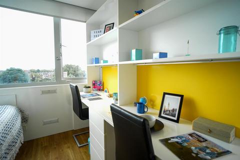 1 bedroom in a flat share to rent, Manresa Road, London SW3
