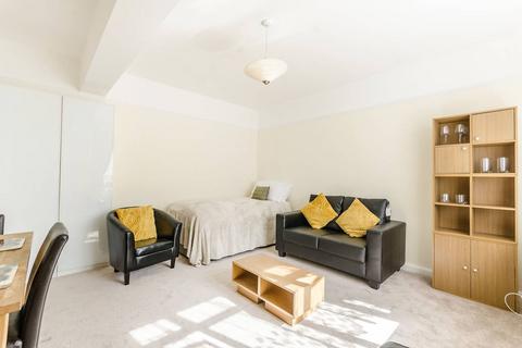 Studio to rent, University street, Bloomsbury, London, WC1E
