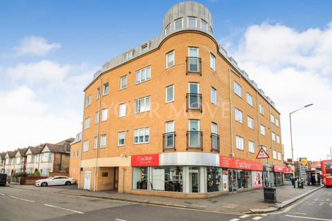 2 bedroom flat to rent, South Street, Romford RM1
