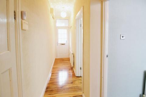 1 bedroom ground floor flat to rent, Carlton Road, Romford RM2