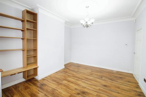1 bedroom ground floor flat to rent, Carlton Road, Romford RM2