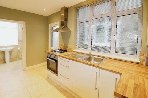 1 bedroom ground floor flat to rent, Carlton Road, Romford RM2