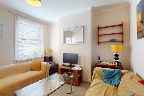3 bedroom terraced house to rent, Alexandra Road, Oxford