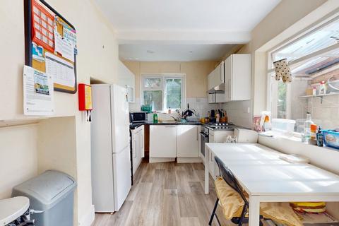 3 bedroom terraced house to rent, Alexandra Road, Oxford