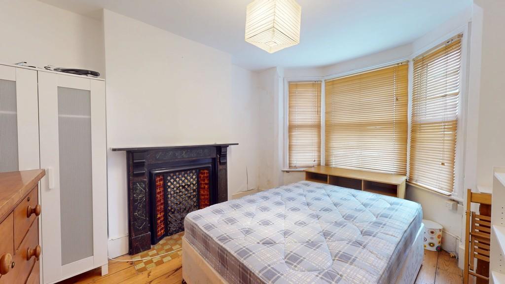 Bedroom 1- Angle 2