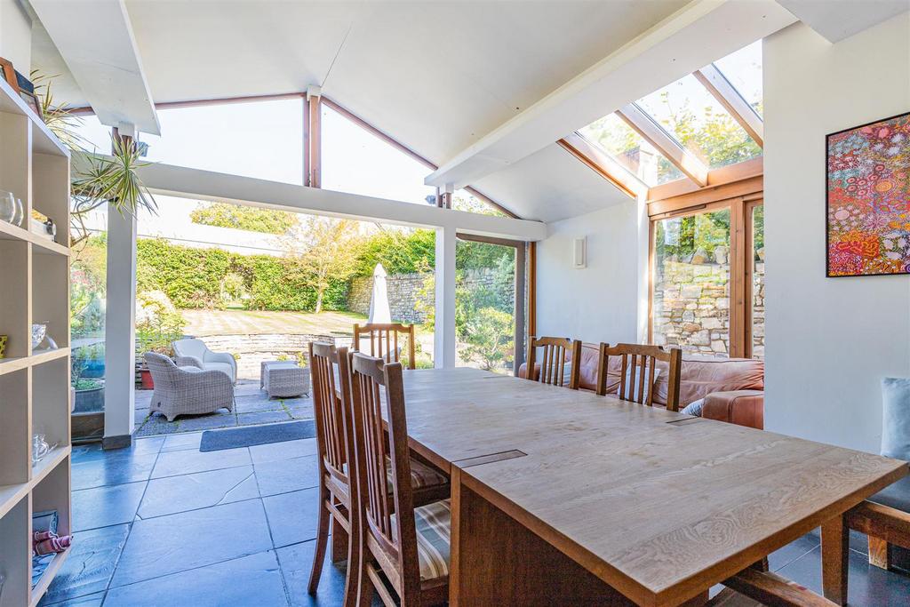 Palace Avenue 33-38.jpg