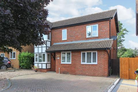 3 bedroom detached house for sale, Chatsworth Drive, Wellingborough NN8