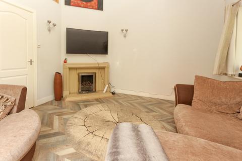 3 bedroom detached house for sale, Chatsworth Drive, Wellingborough NN8