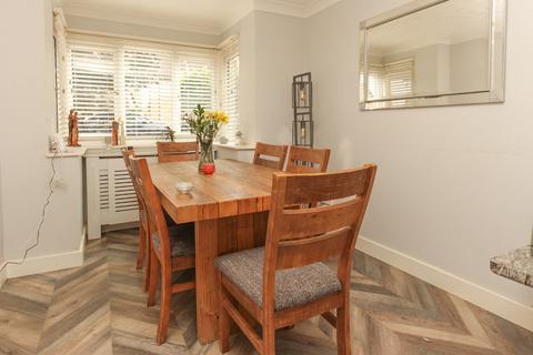 3 bedroom detached house for sale, Chatsworth Drive, Wellingborough NN8