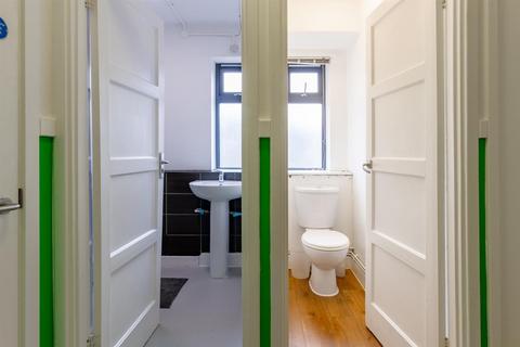 1 bedroom in a flat share to rent, Lower Road, London SE16