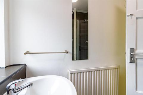 1 bedroom in a flat share to rent, Lower Road, London SE16