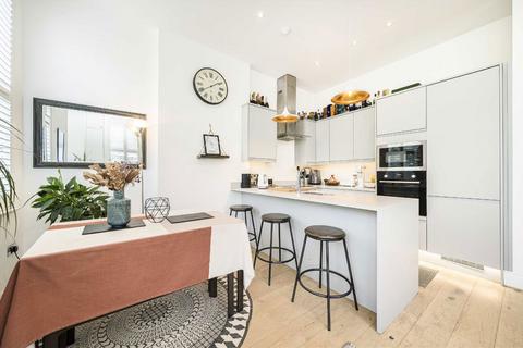 2 bedroom flat for sale, Knights Hill, London SE27