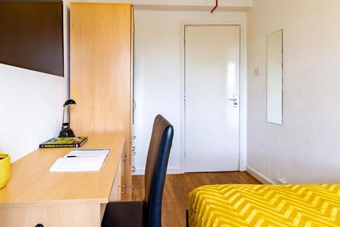 1 bedroom in a flat share to rent, Lower Road, London SE16