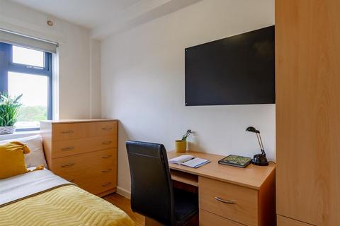 1 bedroom in a flat share to rent, Lower Road, London SE16
