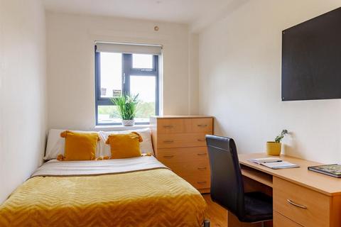 1 bedroom in a flat share to rent, Lower Road, London SE16