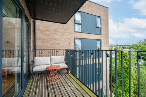 3 bedroom apartment to rent, Altitude Point, Hornsey, London
