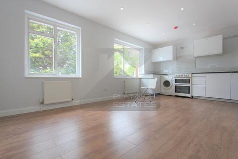 2 bedroom flat for sale, Reservoir Road, London N14