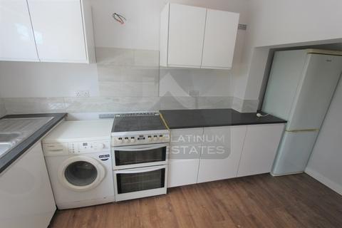 2 bedroom flat for sale, Reservoir Road, London N14