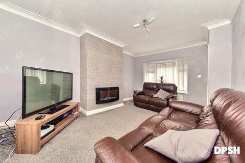 3 bedroom semi-detached house for sale, Greenfield Drive, Gildersome, Leeds