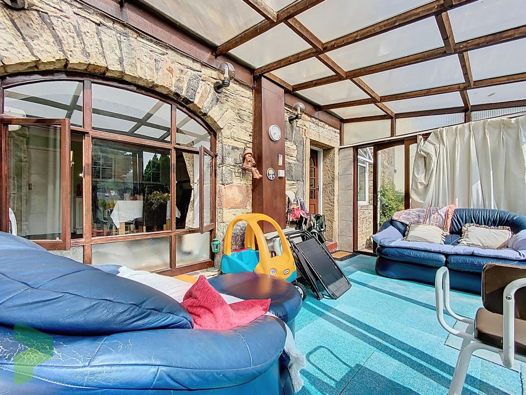 Sun lounge