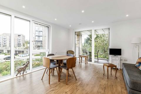 2 bedroom flat to rent, Cornforth Lane, London NW7